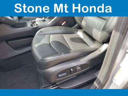 Used 2024 GMC Terrain SLT image 21