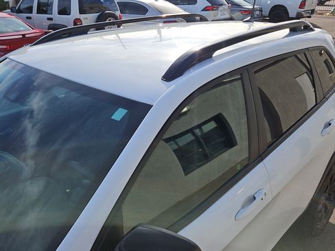 Used 2023 Jeep Cherokee Altitude Lux image 24