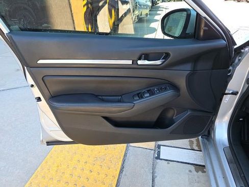 Used 2022 Nissan Altima 2.5 SV image 11