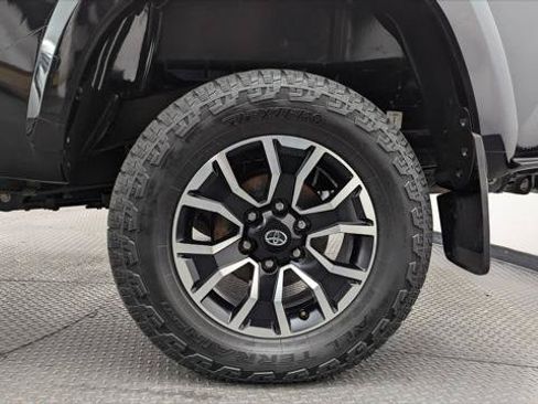 Used 2022 Toyota Tacoma TRD Sport w/ TRD Premium Sport Package AWD/4WD image 27