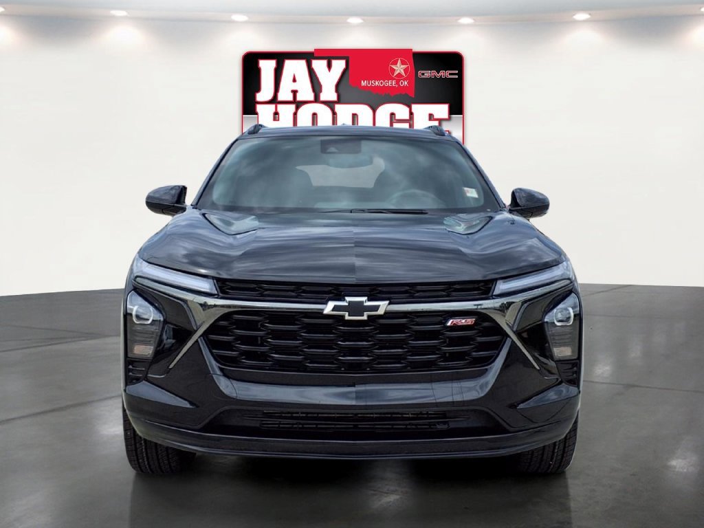 Used 2025 Chevrolet Trax RS FWD image 2