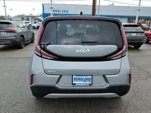 Used 2024 Kia Soul LX w/ Option Group 015 FWD image 5