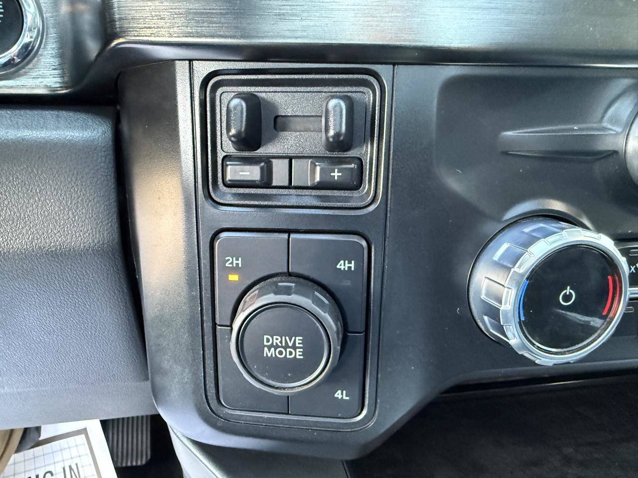 Used 2023 Ford F350 Lariat w/ Lariat Ultimate Package AWD/4WD image 19