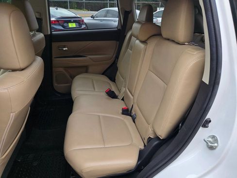 Used 2016 Mitsubishi Outlander SE FWD image 10