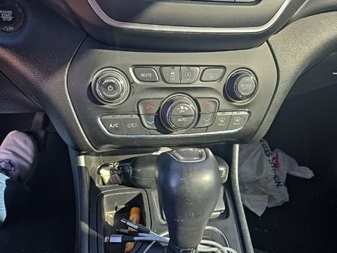 Used 2022 Jeep Cherokee Latitude Lux image 5