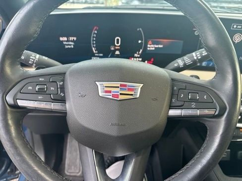Used 2024 Cadillac XT4 Luxury w/ Cold Weather Package FWD image 12