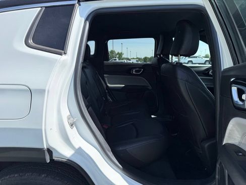 Used 2025 Jeep Compass Limited AWD/4WD image 12