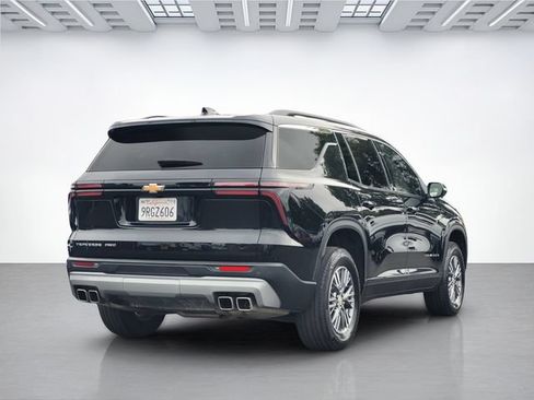 Used 2025 Chevrolet Traverse LT AWD/4WD image 4