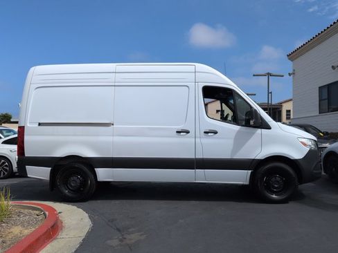 Used 2025 Mercedes-Benz Sprinter 2500 image 4