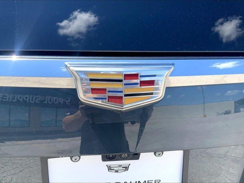 Used 2020 Cadillac Escalade Premium Luxury w/ LPO, Radiant Package AWD/4WD image 8