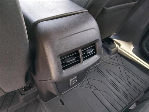 Used 2024 Chevrolet Equinox LT FWD image 13