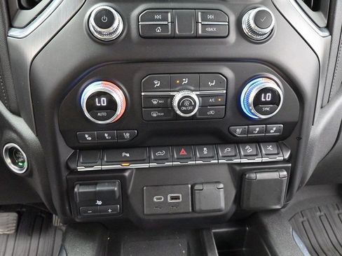 Used 2022 GMC Sierra 1500 Denali w/ Denali Premium Package AWD/4WD image 25
