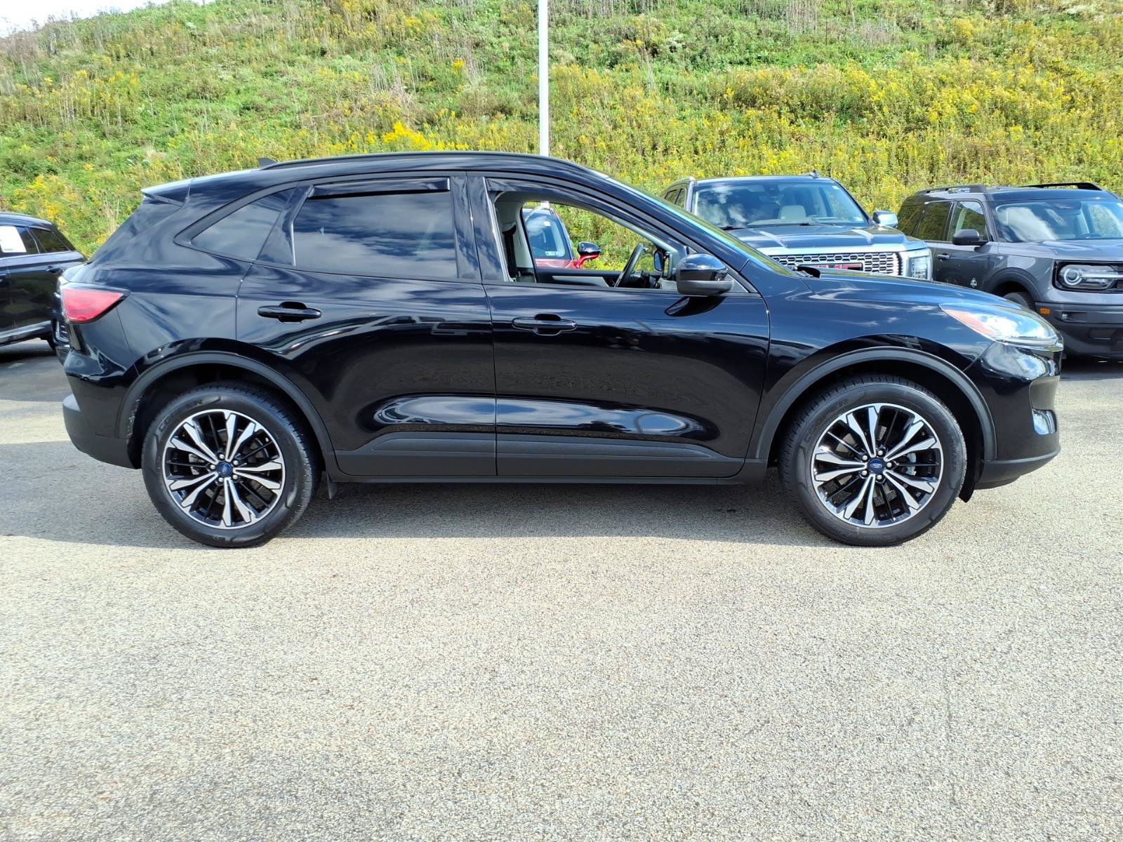 Used 2022 Ford Escape SE w/ SE Sport Appearance Package AWD/4WD image 6