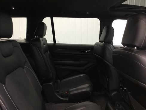 Used 2024 Jeep Grand Cherokee L Altitude AWD/4WD image 19