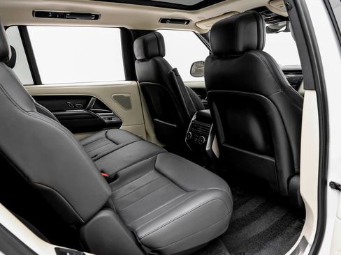 Used 2022 Land Rover Range Rover Long Wheelbase SE image 34