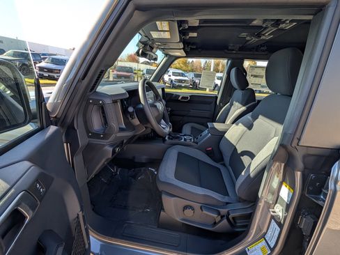 New 2025 Ford Bronco Base image 5