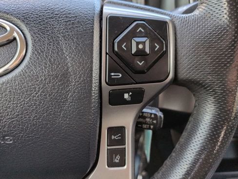 Used 2018 Toyota Tacoma SR5 AWD/4WD image 24