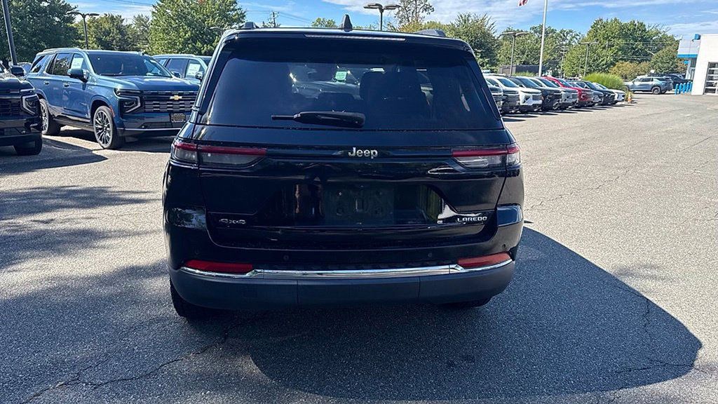 Used 2023 Jeep Grand Cherokee Laredo w/ Luxury Tech Group I AWD/4WD image 5
