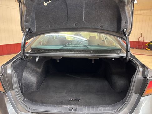 Used 2025 Nissan Altima 2.5 SV FWD image 31