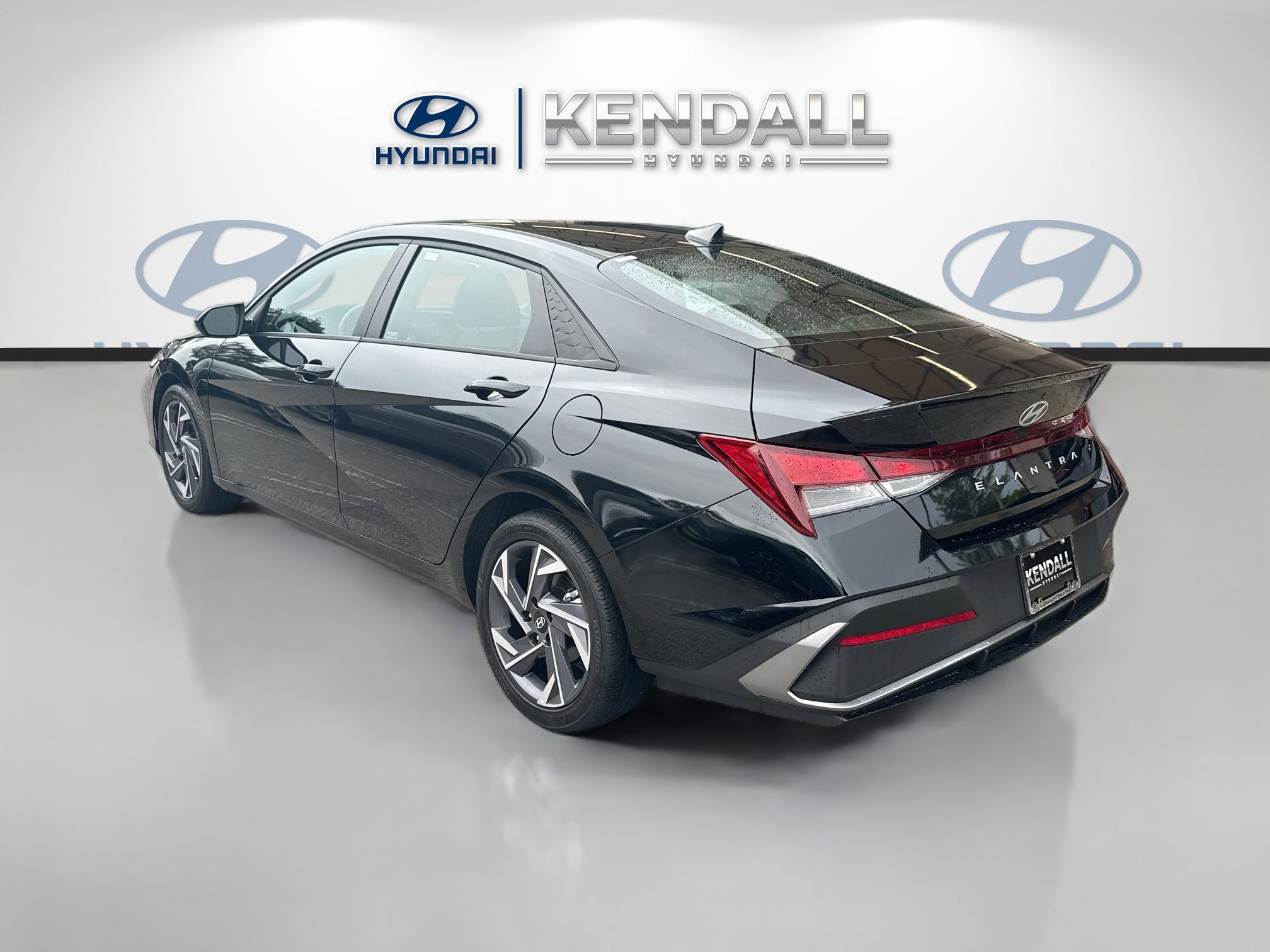Used 2025 Hyundai Elantra Sport FWD image 4