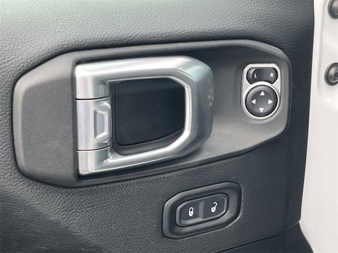 Used 2021 Jeep Gladiator Overland image 12