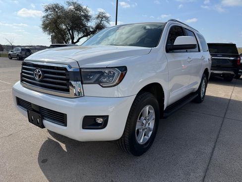 Used 2019 Toyota Sequoia SR5 RWD image 3