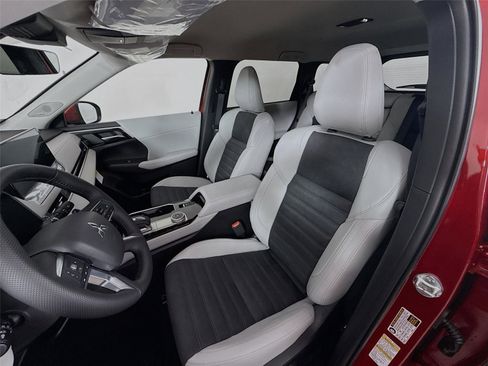 New 2026 Mitsubishi Outlander SE image 18