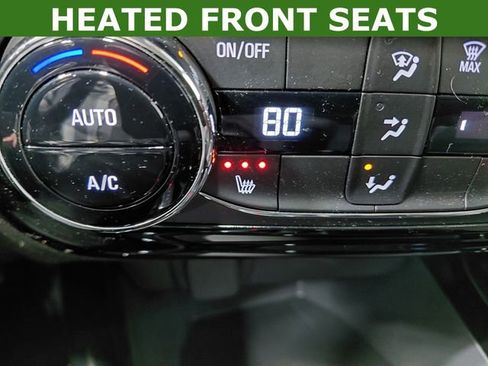 Used 2025 Chevrolet Trax LT w/ LT Convenience Package image 4