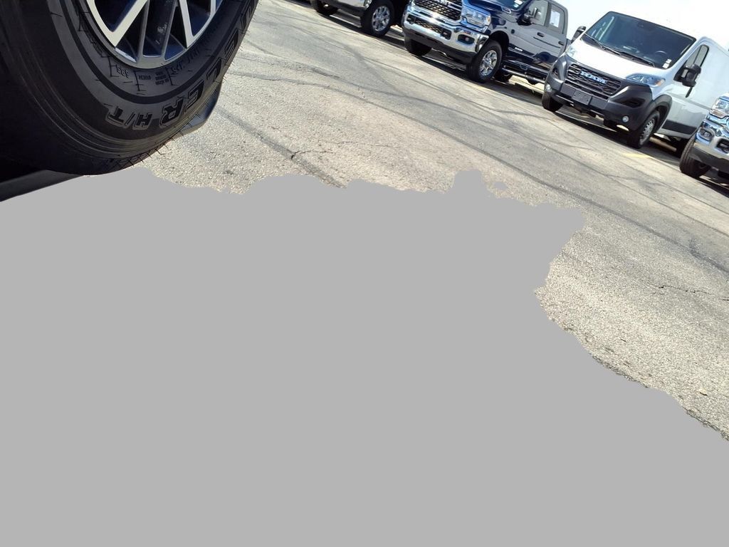 Used 2026 Jeep Wrangler Unlimited Sahara AWD/4WD image 26