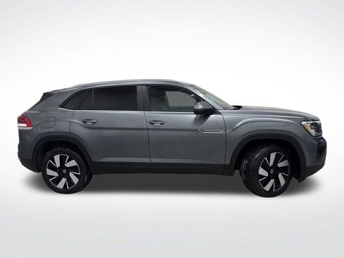 Certified 2025 Volkswagen Atlas Cross Sport SE image 2