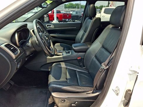 Used 2017 Jeep Grand Cherokee Limited AWD/4WD image 16