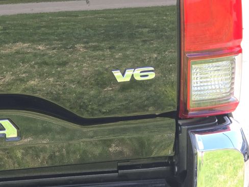 Used 2019 Toyota Tacoma SR5 image 6