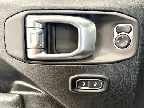 Used 2021 Jeep Wrangler Unlimited Rubicon image 9