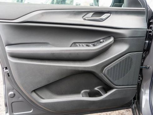 New 2025 Jeep Grand Cherokee Laredo image 13