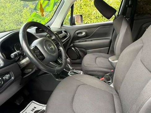Used 2020 Jeep Renegade Altitude AWD/4WD image 3