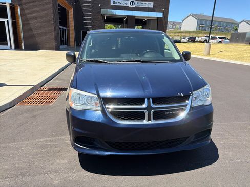Used 2016 Dodge Grand Caravan SE w/ Quick Order Package 29E SE FWD image 4