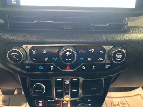 Used 2024 Jeep Wrangler Unlimited image 19