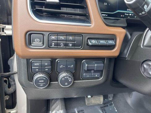 Used 2023 Chevrolet Suburban High Country AWD/4WD image 21