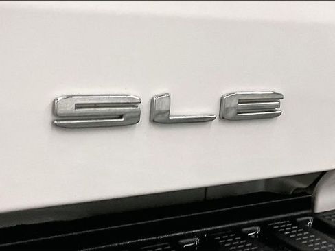 Used 2024 GMC Sierra 1500 SLE w/ Preferred Package AWD/4WD image 9