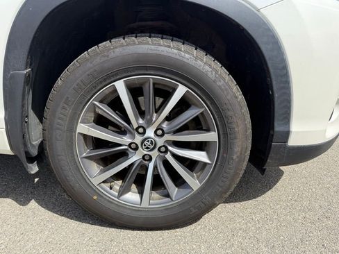 Used 2017 Toyota Highlander XLE AWD/4WD image 4