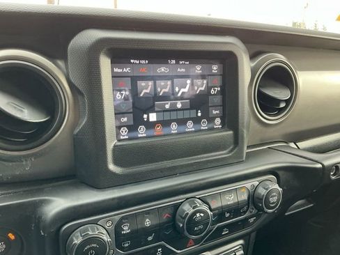 Used 2022 Jeep Gladiator Sport image 21