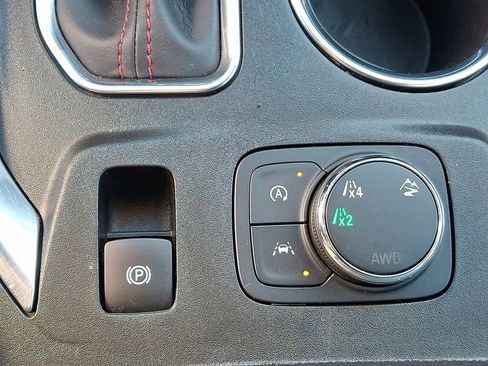 Used 2023 Chevrolet Traverse RS image 31