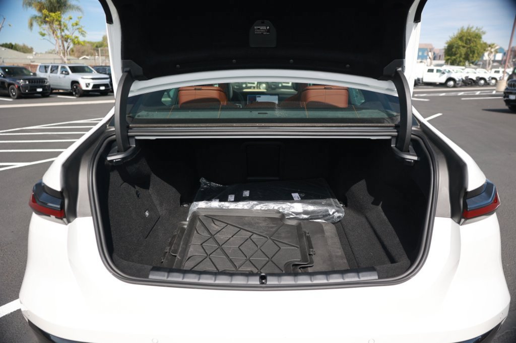 Used 2025 BMW i7 M70 w/ Executive Package AWD/4WD image 40