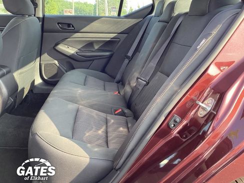Used 2024 Nissan Altima 2.5 SV w/ SV Premium Package FWD image 12