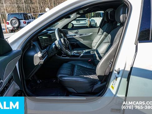 Used 2023 BMW 740i image 18