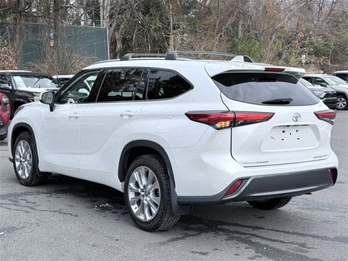 Certified 2022 Toyota Highlander Limited image 3