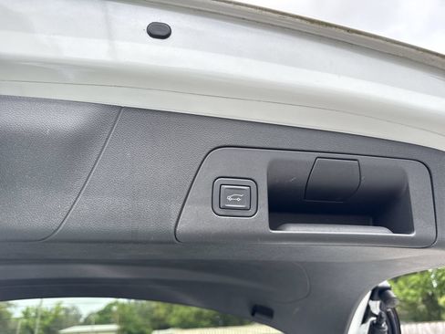 Used 2023 Buick Envision Avenir AWD/4WD image 37