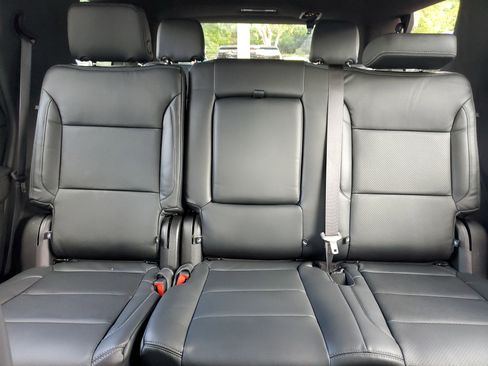 Used 2023 GMC Yukon SLE w/ Gmc Pro Safety Plus Package image 18