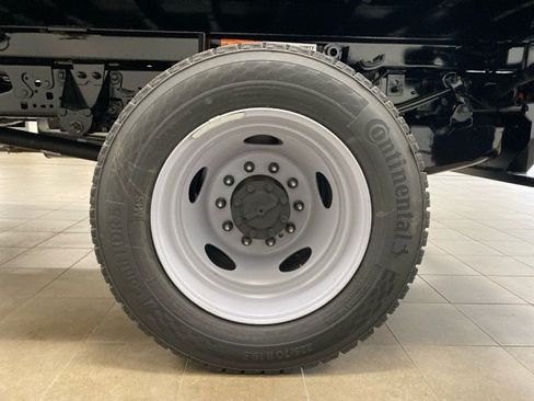 New 2025 Ford F550 4x4 Regular Cab Super Duty image 19