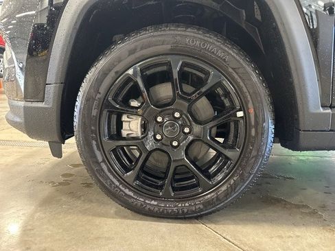 New 2025 Jeep Compass Latitude w/ Sun & Sound Group image 24